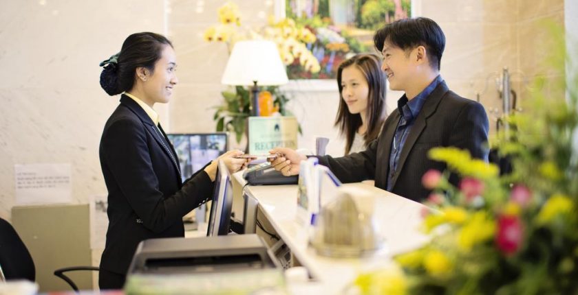 lễ tân khách sạn